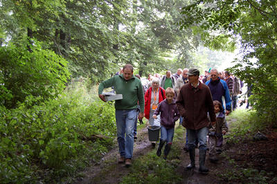 5 Dr Henning Zellmer fuehrt zum Steinbruch