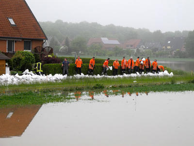 Hochwasser 2013 - Hilfskräfte im Dauereinsatz