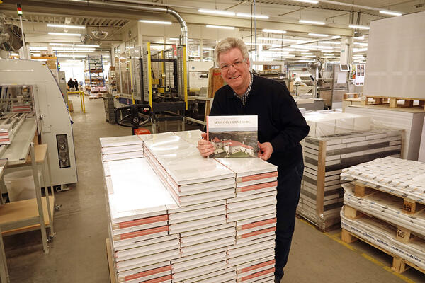 Hein-Peter Gerber beim Druck seines Buches im Gerstenbergverlag