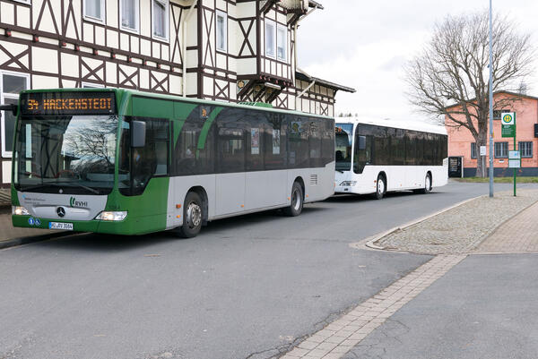Bushaltestelle am Bahnhof Derneburg