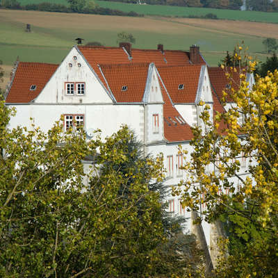Bild vergrößern: Schloss-Henneckenrode-01