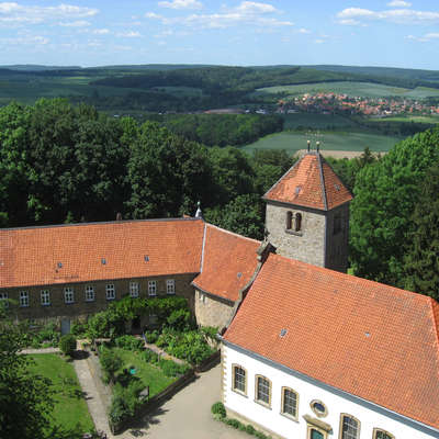 Bild vergrößern: Burg-Wohldenberg-Blick-vom-Turm