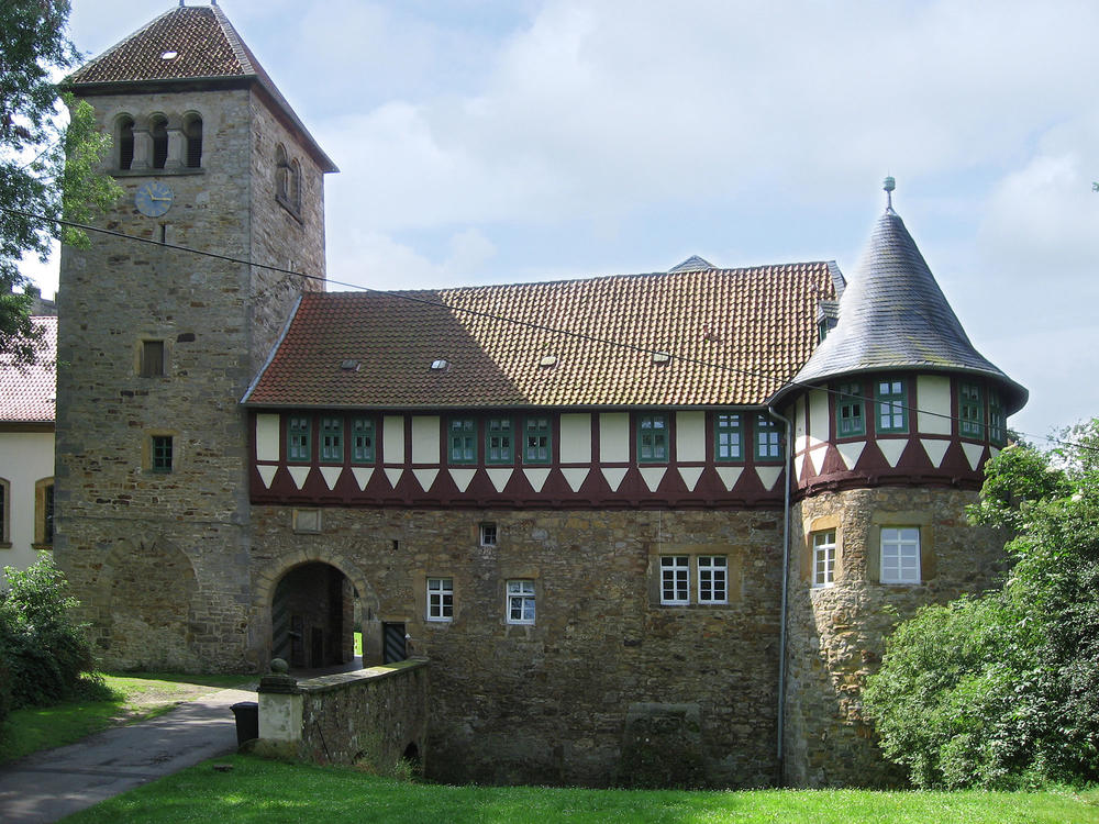 Bild vergrößern: Burg-Wohldenberg-Eingang
