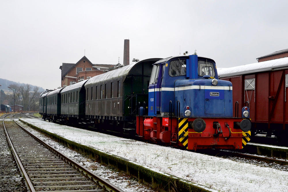 Bild vergrößern: Historische-Reichsbahn-im-Winter