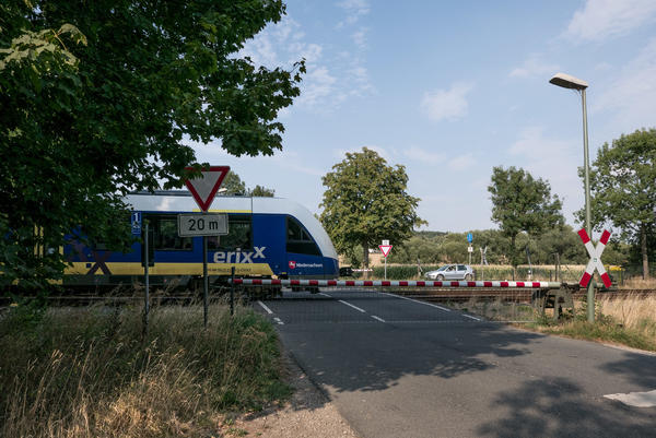 Bahn&uuml;bergang Derneburg