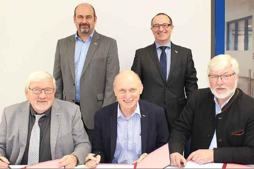 v.l.n.r.: Hans-Hermann Baas, Verbandsvorsteher, Michael Wittemann, Technischer Leiter des Wasserverbands Peine, Klaus Huchthausen, B&uuml;rgermeister der Gemeinde Holle, Olaf Schr&ouml;der, Gesch&auml;ftsf&uuml;hrer, Axel Witte, B&uuml;rgermeister der Gemeinde Schellerten